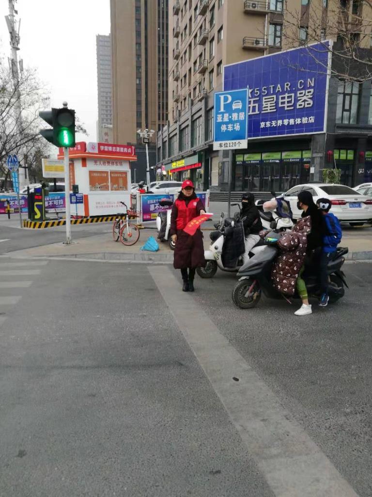 郑州市青少年宫组织开展文明交通志愿服务活动